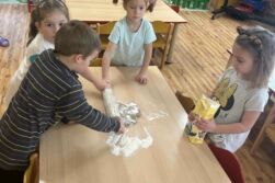 Motýlci – Pečení perníků